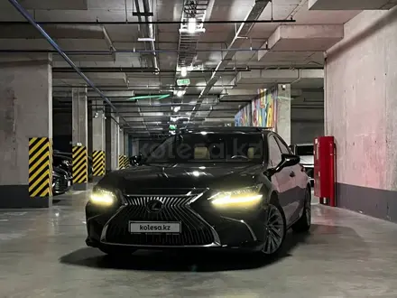 Lexus ES 350 2019 года за 27 000 000 тг. в Шымкент