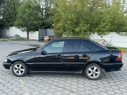 Mercedes-Benz C 180 1996 года за 1 300 000 тг. в Караганда – фото 4