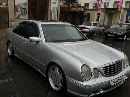 Mercedes-Benz E 320 2001 года за 4 900 000 тг. в Атырау – фото 5