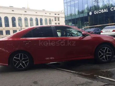 Toyota Camry 2014 года за 6 000 000 тг. в Актобе – фото 7