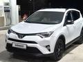 Toyota RAV4 2019 года за 10 500 000 тг. в Актобе