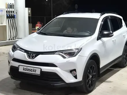Toyota RAV4 2019 года за 10 500 000 тг. в Актобе
