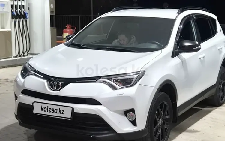 Toyota RAV4 2019 года за 10 500 000 тг. в Актобе