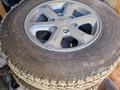 Новые шины Bridgestone с дисками за 220 000 тг. в Атырау – фото 2