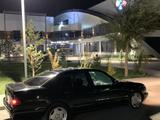 Mercedes-Benz E 320 1999 года за 2 800 000 тг. в Караганда – фото 2