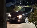 Mercedes-Benz E 320 1999 года за 2 800 000 тг. в Караганда