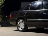 Mercedes-Benz E 320 1999 года за 2 800 000 тг. в Караганда – фото 5