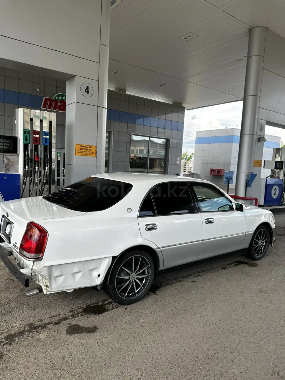 Toyota Crown Majesta, 2001