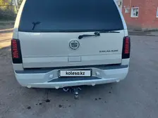 Cadillac Escalade, 2004