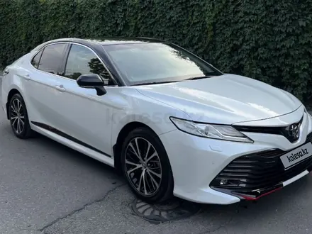 Toyota Camry 2020 года за 15 000 000 тг. в Алматы