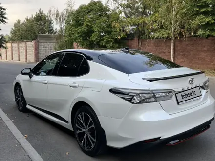 Toyota Camry 2020 года за 15 000 000 тг. в Алматы – фото 6