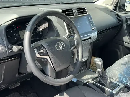 Toyota Land Cruiser Prado 2022 года за 35 000 000 тг. в Актобе – фото 17