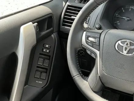 Toyota Land Cruiser Prado 2022 года за 35 000 000 тг. в Актобе – фото 9