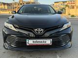 Toyota Camry 2021 года за 13 800 000 тг. в Актобе