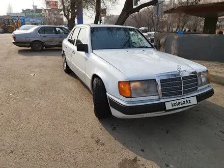 Mercedes-Benz E 230 1990 года за 1 350 000 тг. в Алматы – фото 4