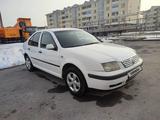 Volkswagen Bora 2005 года за 1 900 000 тг. в Алматы – фото 2