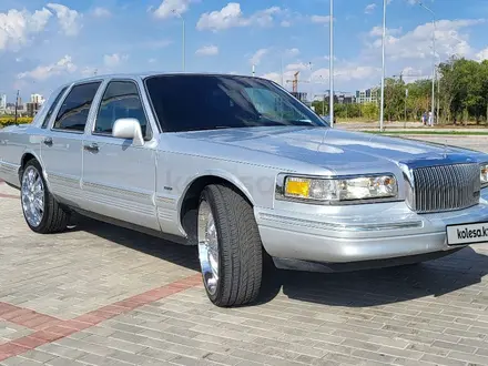 Lincoln Town Car 1996 года за 10 000 000 тг. в Астана – фото 12