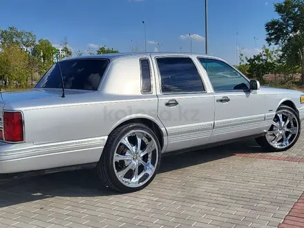 Lincoln Town Car 1996 года за 10 000 000 тг. в Астана – фото 14