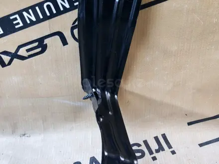 Rear Right Bracket (Задний правый кронштейн) за 10 000 тг. в Шымкент