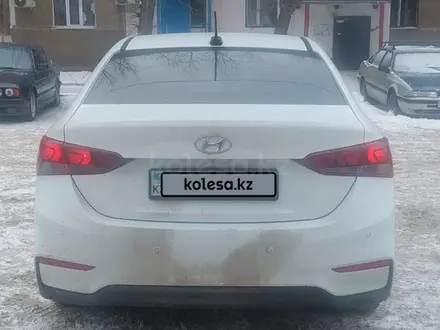 Hyundai Solaris 2018 года за 5 500 000 тг. в Актобе – фото 5