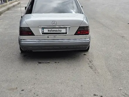 Mercedes-Benz E 320 1995 года за 3 300 000 тг. в Шымкент – фото 4