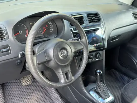 Volkswagen Polo 2015 года за 4 400 000 тг. в Актобе – фото 13