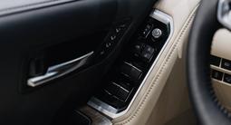 Toyota Land Cruiser Luxe 2025 года за 70 890 000 тг. в Астана – фото 4