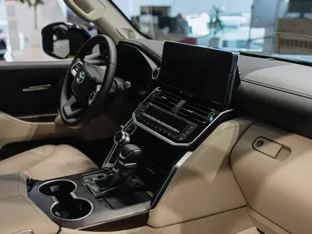 Toyota Land Cruiser Luxe 2025 года за 68 590 000 тг. в Астана – фото 6