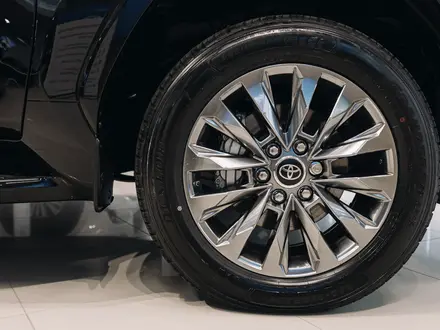 Toyota Land Cruiser Luxe 2025 года за 68 590 000 тг. в Астана – фото 8