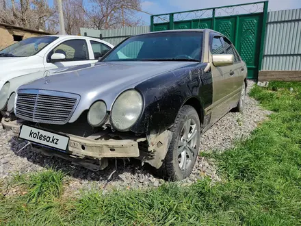 Mercedes-Benz E 220 1997 года за 1 600 000 тг. в Шымкент – фото 3