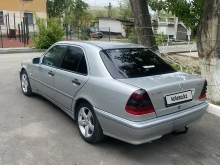 Mercedes-Benz C 220 1997 года за 3 000 000 тг. в Караганда – фото 4