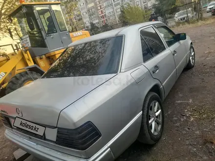Mercedes-Benz E 200 1992 года за 1 500 000 тг. в Караганда – фото 2