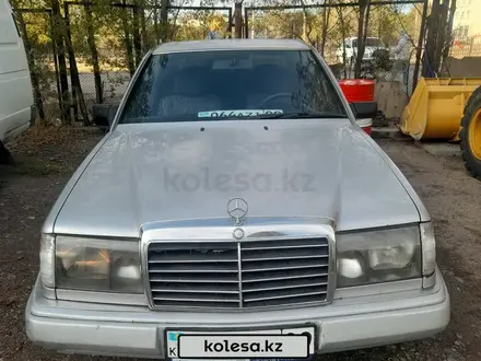 Mercedes-Benz E 200 1992 года за 1 500 000 тг. в Караганда – фото 3
