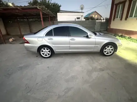 Mercedes-Benz C 240 2002 года за 2 500 000 тг. в Атырау – фото 3