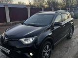 Toyota RAV4 2015 года за 11 250 000 тг. в Актобе