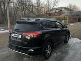 Toyota RAV4 2015 годаfor11 250 000 тг. в Актобе – фото 5