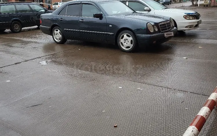 Mercedes-Benz E 230 1997 годаfor3 800 000 тг. в Алматы