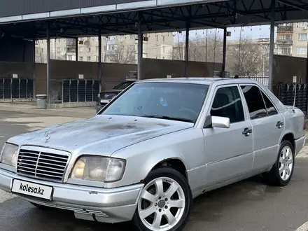 Mercedes-Benz E 400 1992 года за 3 000 000 тг. в Талдыкорган