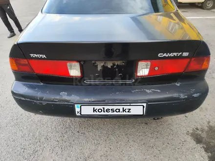Toyota Camry 2001 года за 2 500 000 тг. в Алматы – фото 5