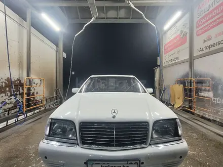 Mercedes-Benz S 320 1997 года за 3 100 000 тг. в Караганда