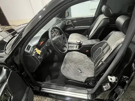 Mercedes-Benz E 320 1998 года за 3 200 000 тг. в Астана – фото 10