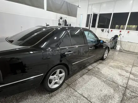 Mercedes-Benz E 320 1998 года за 3 200 000 тг. в Астана – фото 16