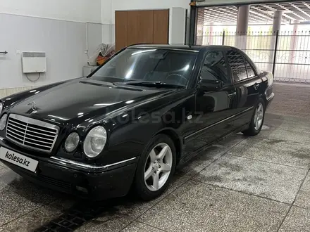 Mercedes-Benz E 320 1998 года за 3 200 000 тг. в Астана – фото 3