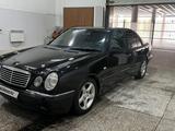 Mercedes-Benz E 320 1998 года за 3 200 000 тг. в Астана – фото 2