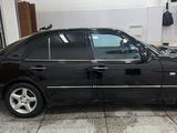 Mercedes-Benz E 320 1998 года за 3 200 000 тг. в Астана – фото 5