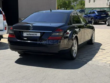 Mercedes-Benz S 550 2006 года за 8 000 000 тг. в Актобе – фото 3