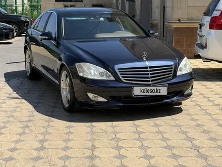 Mercedes-Benz S 550 2006 года за 8 000 000 тг. в Актобе – фото 2