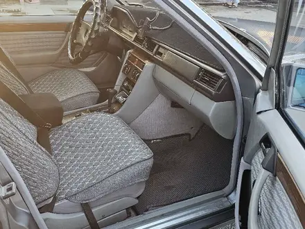 Mercedes-Benz E 230 1990 года за 1 750 000 тг. в Тараз – фото 21