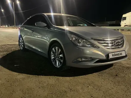 Hyundai Sonata 2010 года за 5 500 000 тг. в Атырау – фото 2