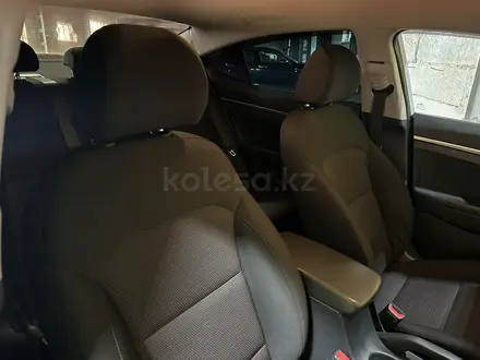 Hyundai Elantra 2019 года за 7 890 000 тг. в Актобе – фото 20